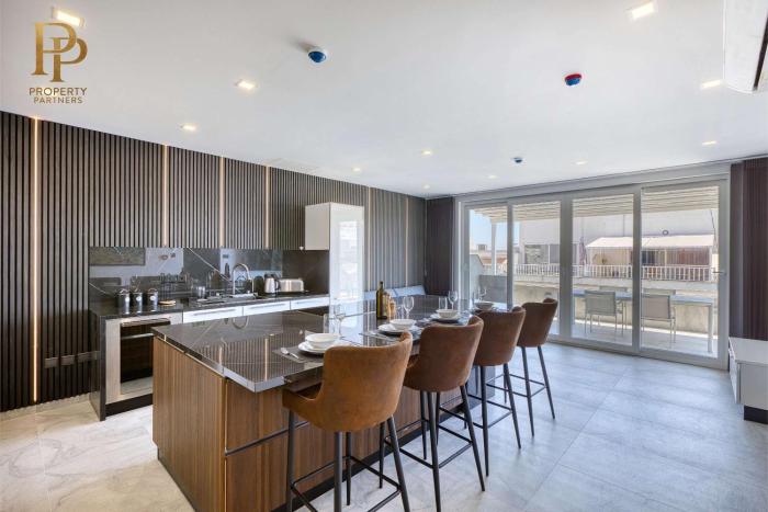 Stunning Modern Penthouse with Large Terrace