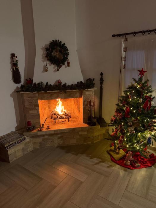 Evnia Romantic Winter Retreat Private Hot Tub Fireplace