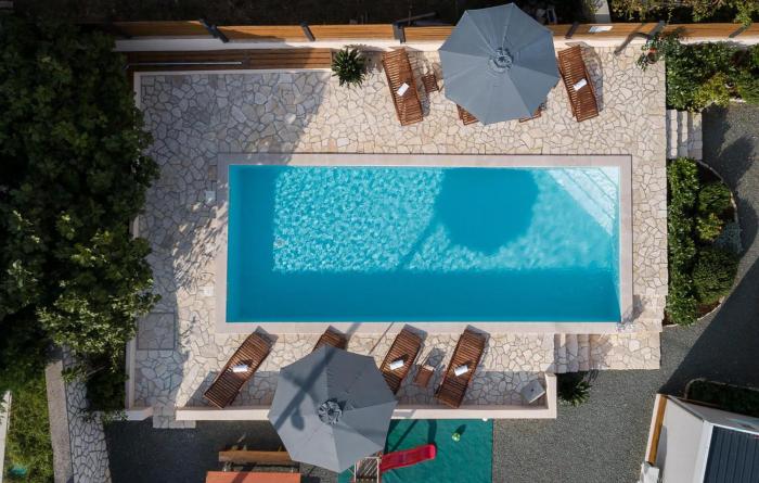 Gorgeous Apartment In Donji Zagon With Swimming Pool