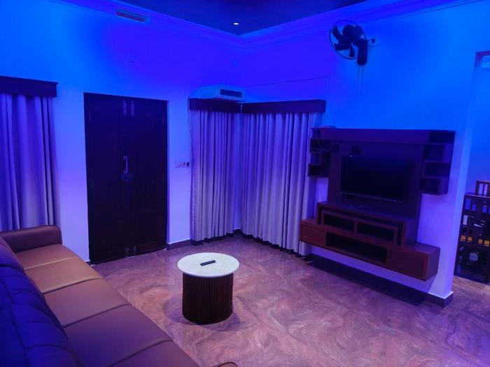 Cave Aura Service Villa