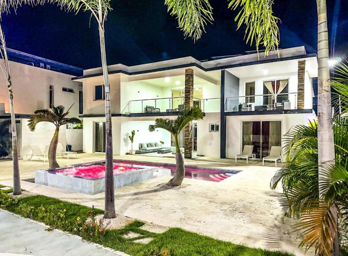 10BR Luxury Villa Private Pool