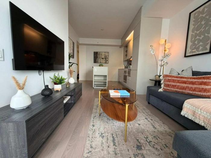 Downtown 2BR Unit near Chinatown Full Kitchen