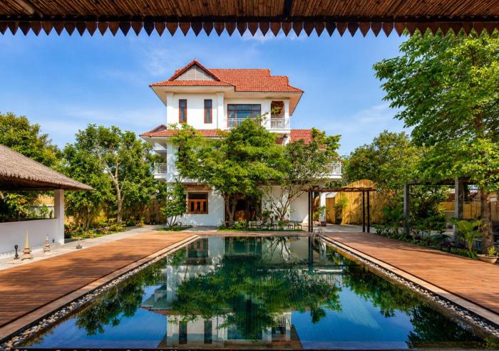 Luxury 5BR Tropical Villa with Private Pool