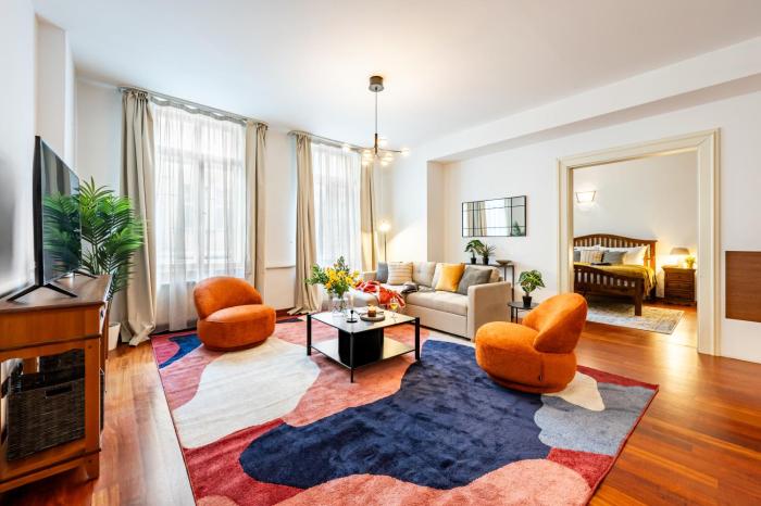 Prague Days - Three Bedroom Apartment with AC, Desk and 100Mbs WiFi in New Town