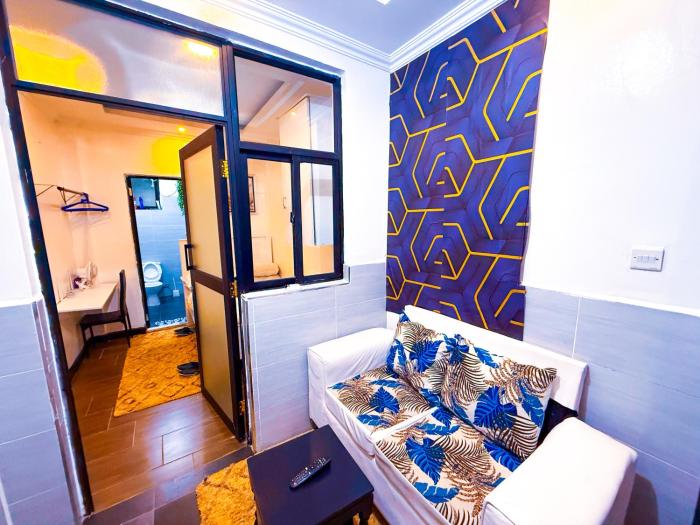 Forest Hill Home - Rooftop Pool, Gym, Office Space, Children play area