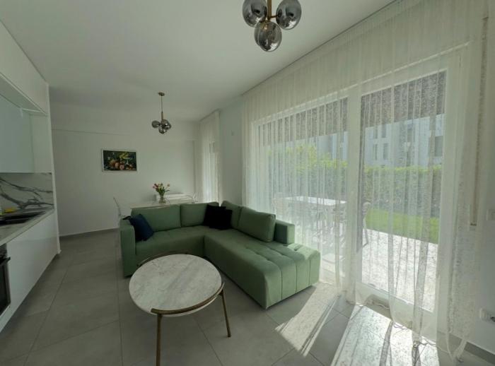 First floor apartment with garden near the beach