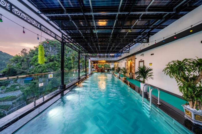 Cat Ba Vista Hotel - New 2026 - Central, Rooftop Pool & Skybar