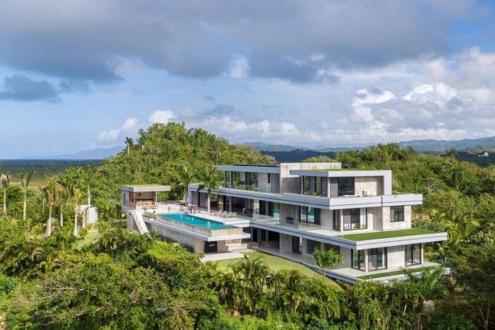Tropical Infinity Pool Penthouse