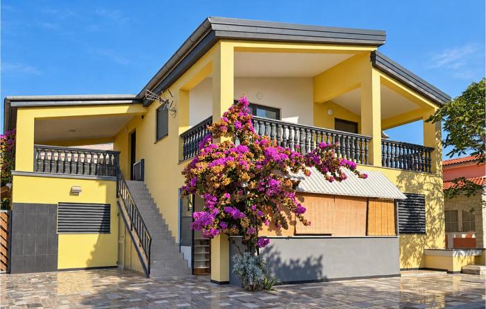 Stunning Apartment In Vir With Wifi