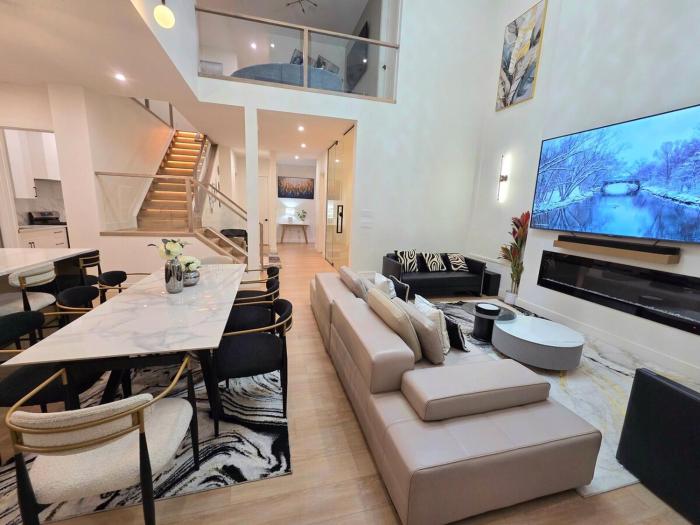 Luxury Mansion 3 Ensuites and Year-Round Gazebo