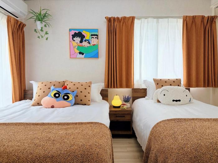 Wakyo Amaka one unit building Accommodates 11 people 2 bathrooms and 2 toilets 4minute walk to the subway station with direct access to Namba Nippombashi