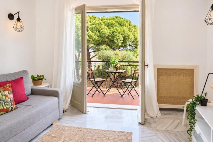 Villa Arroyo - Renovated Apartment for 5 with Sea Views and Two Terraces