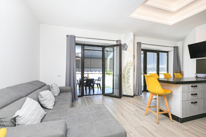 Design & Comfort with Fee Parking and AC