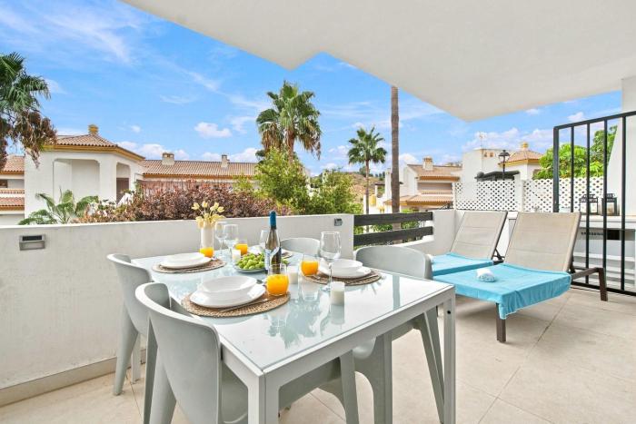 Golfcourses-Padel-2 pools-free parking