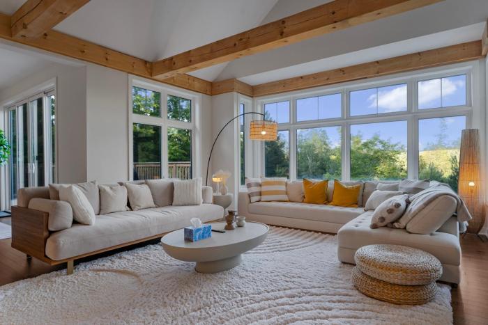 Muskoka Luxe Hideaway with Scenic Views and BBQ