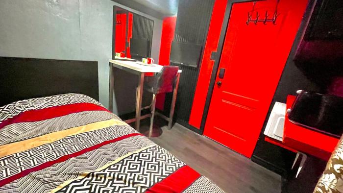 Luxury KIA small room E5