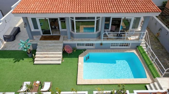 Relax by your private pool WiFi and Canary Views