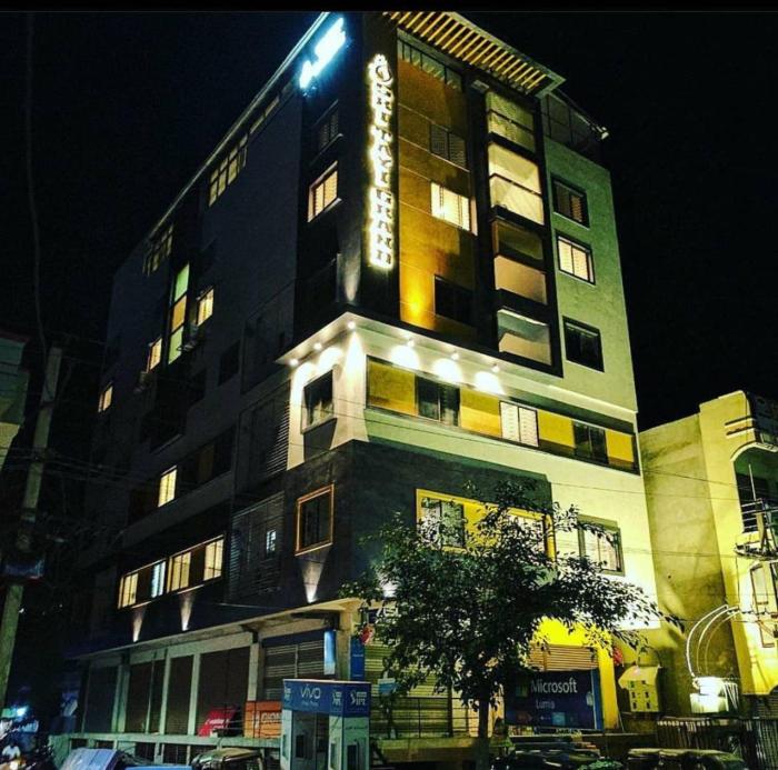Sri Tayi Grand