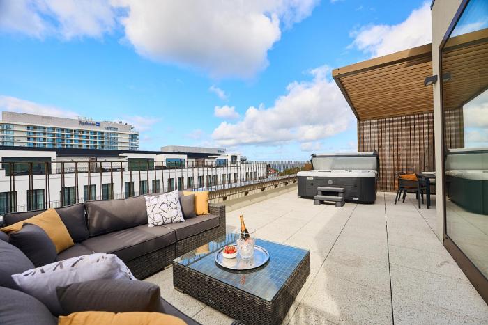 Golden Hour Apartments- Loft H 509