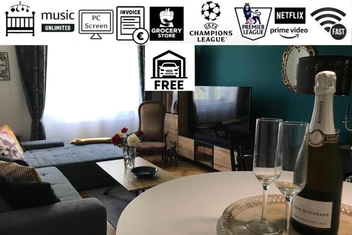 S8 Luxury OldTown Apt - Parking, Foodstore, Crib, BabyChair, PC Screen, UnlimMusic