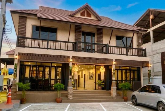 Ponburi Hotel