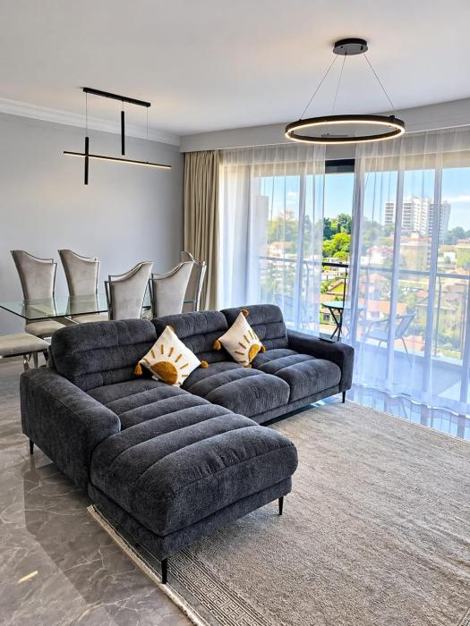 Luxury 2 Bed Apartment-Gym Pool and Rooftop View