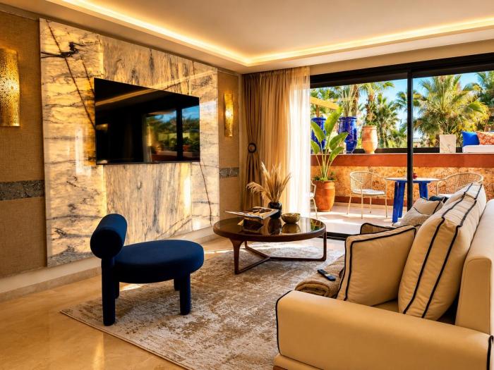 Yves Saint Laurent Jacuzzi Elegance