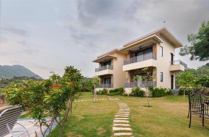 Brij Bagh Private 5BHK with Floating Bed&Hill View