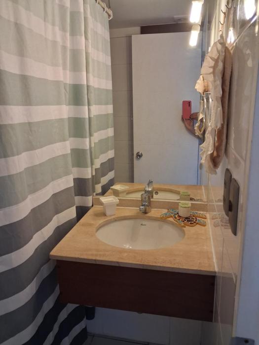 Habitación amoblada baño privado,