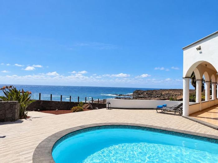 Riptide Luxury sea front villa with a heated pool free