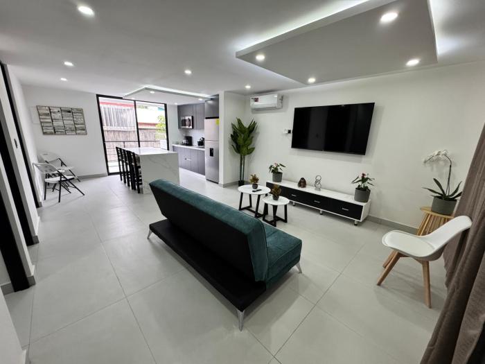 Premium 2-Bedroom Apartment - 8 minutes to SJO Airport, Heredia