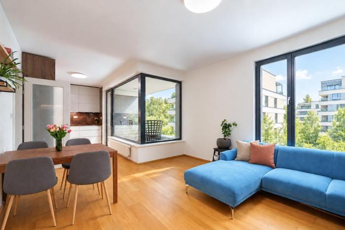 Family Apartment Near City with Garage & Balcony
