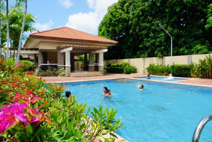 City Center 2BR Home near airport with Pool Access