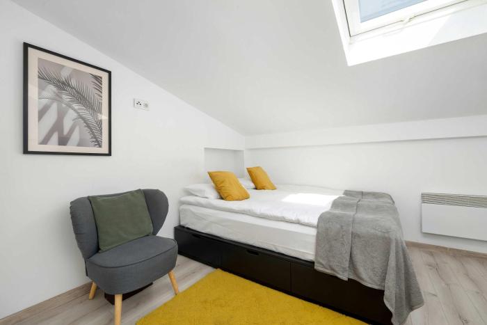 Cosy Studio with Air Conditioning by Noclegi Renters