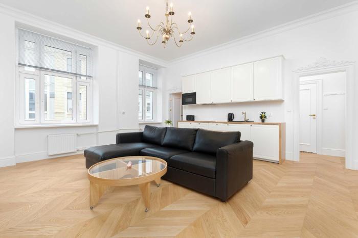 Bright Apartment in the City Centre by Noclegi Renters