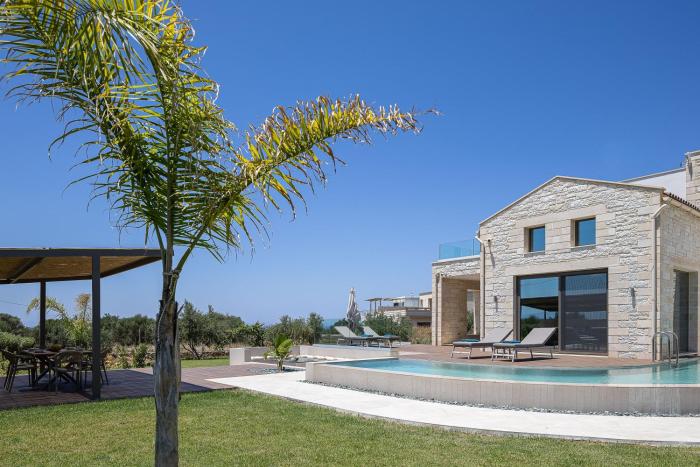 Revi Villa - Elegant Villa with Private Pool