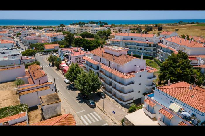 Lovely Algarvian Escape by LovelyStay