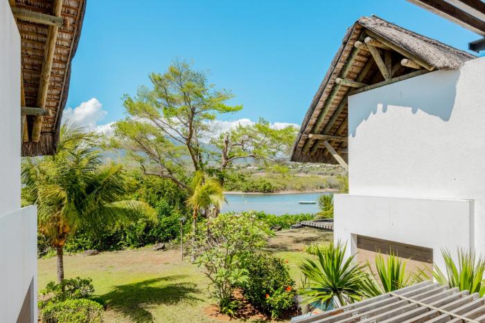 Riverside Serenity Duplex pool sea beach access