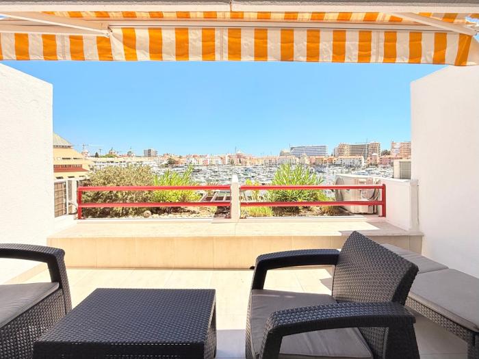 Home Out Luxury Marina Apartment - 2 Bedrooms Sea View