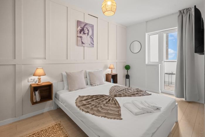 FLH - Little Paris 2BR Apartment with AC