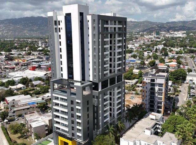 2BR and 1BR Spacious City Apartments with roof-top pool