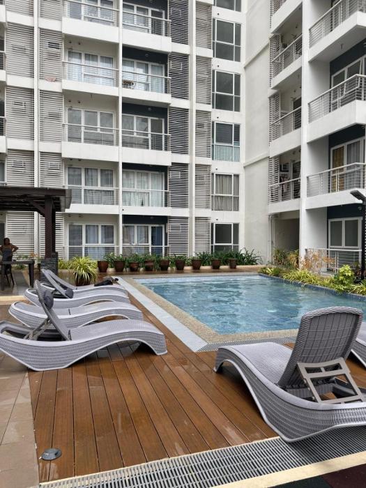 Hannahs Place Studio Unit at One Lakeshore