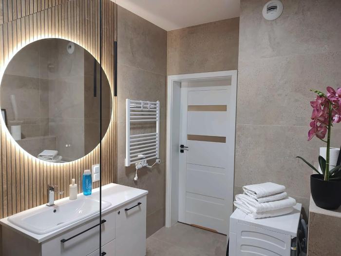 NEW APARTMENT Krakowska 29- przestronny, z widokiem i balkonem