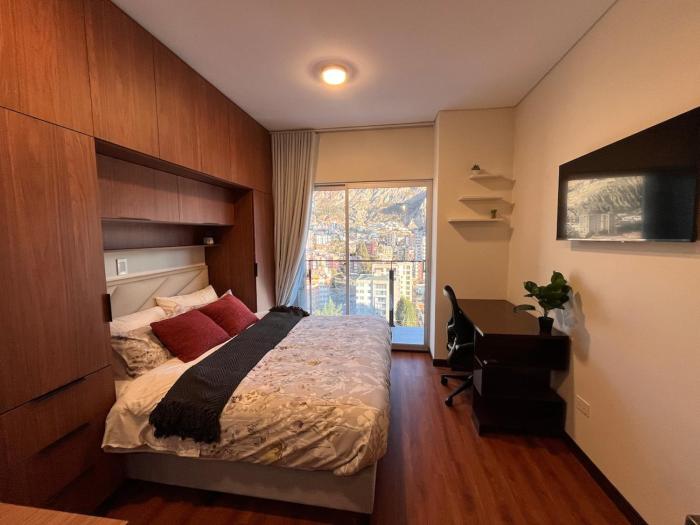 Luxury Apartment - City Views, Gym, Work & Mall
