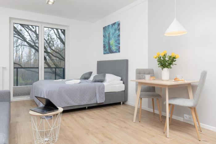 Modern Studio with Parking Close to Metro in Warsaw by Noclegi Renters