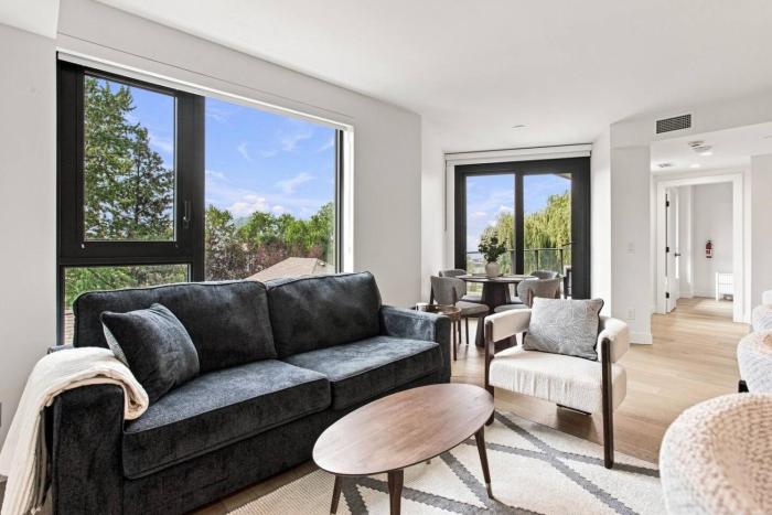 Lakeview Luxury