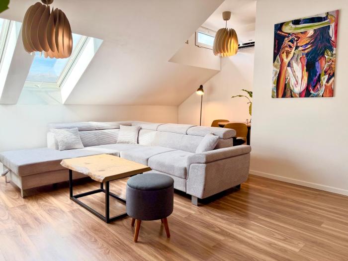 Old Town Apartment with FREE PARKING & AC