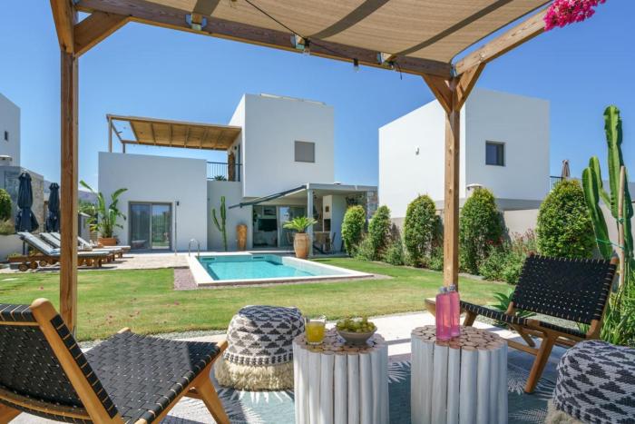 Modern Family Villa Leba with Terrace View, Private Pool & BBQ