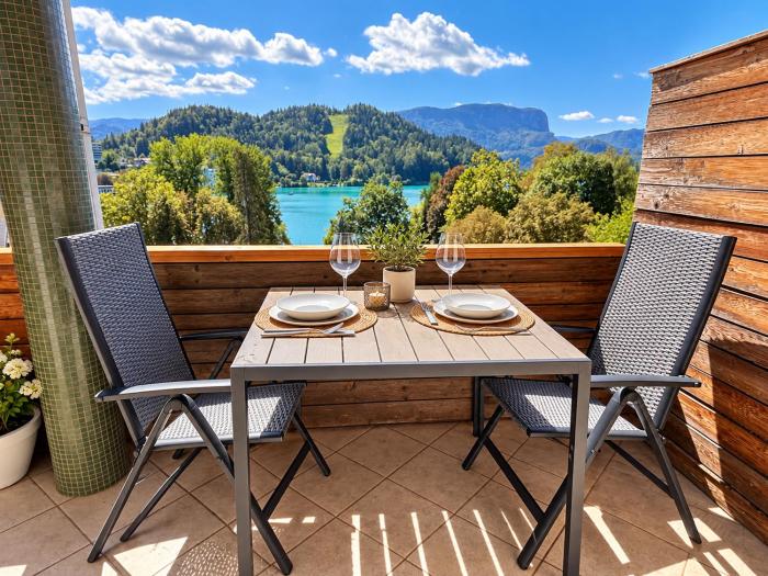 Lake and Castle view apartment