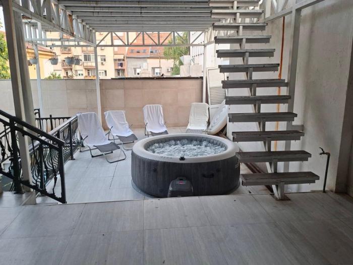 Private villa with outdoor JACUZZI